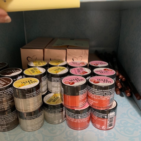 Makeup - Picture 6 of 10